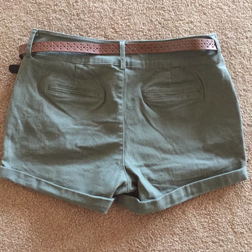 Green Cuffed Shorts with Belt - Picture 4 of 4